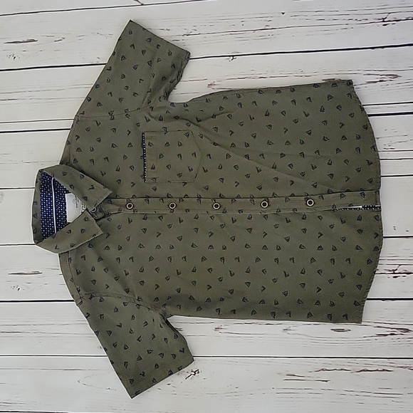 Sailboat ⛵️ button down - Picture 1 of 8